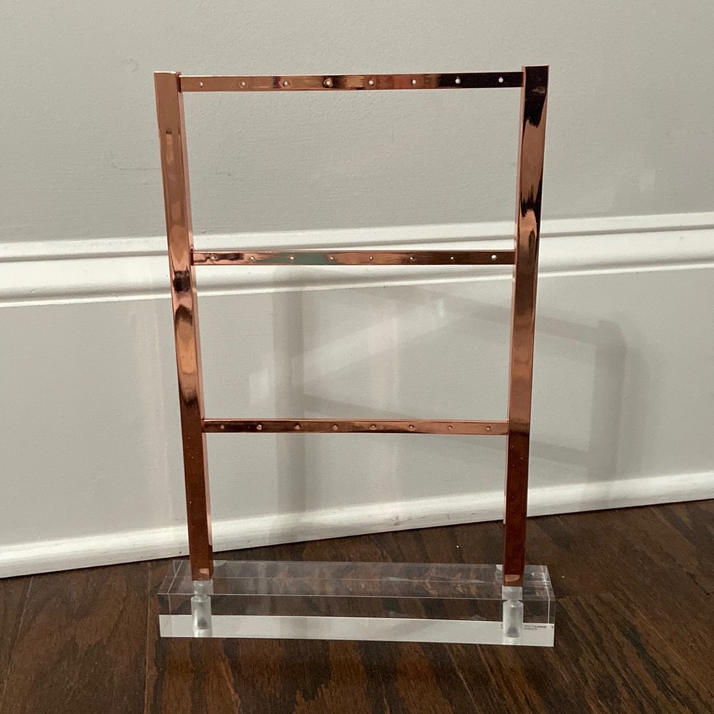 ❌ SOLD ❌ Stella & Dot Rose Gold Earring Display